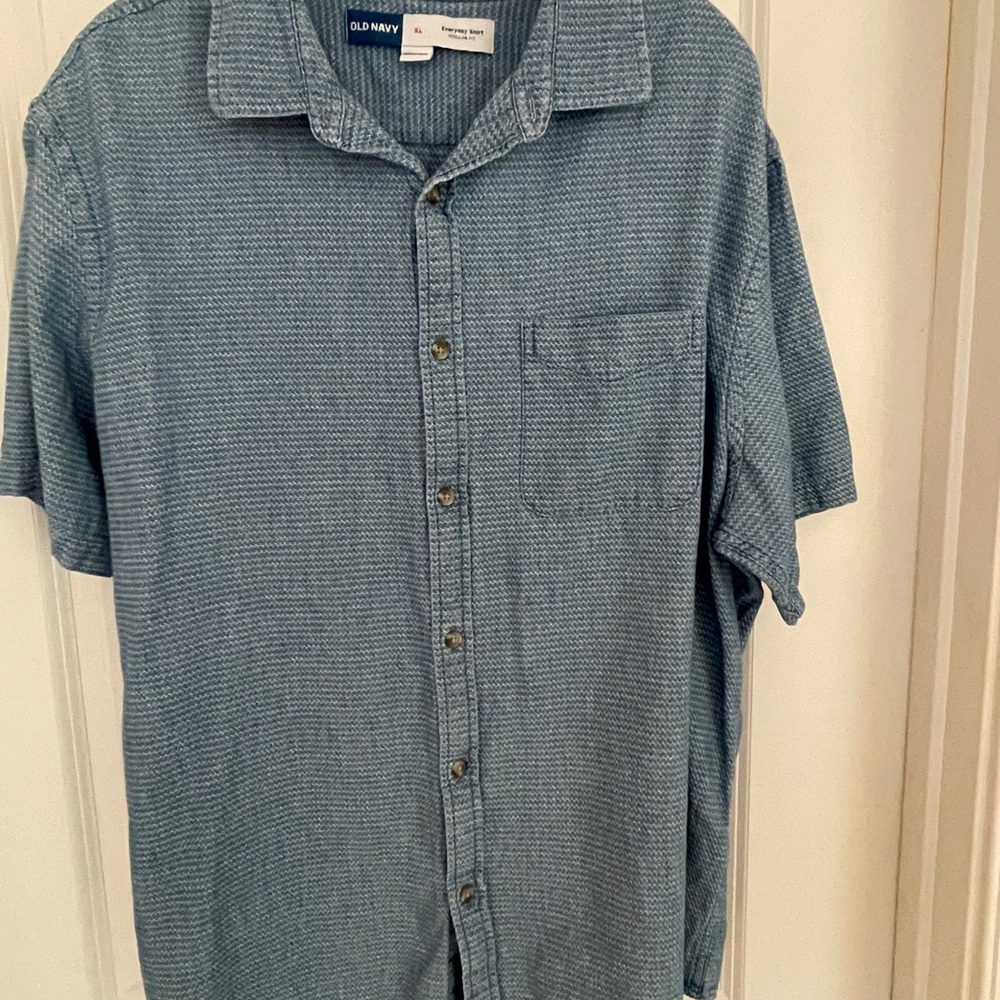 Old Navy Men's Slate Blue Patterned Button Down Shirt - Picture 2 of 5
